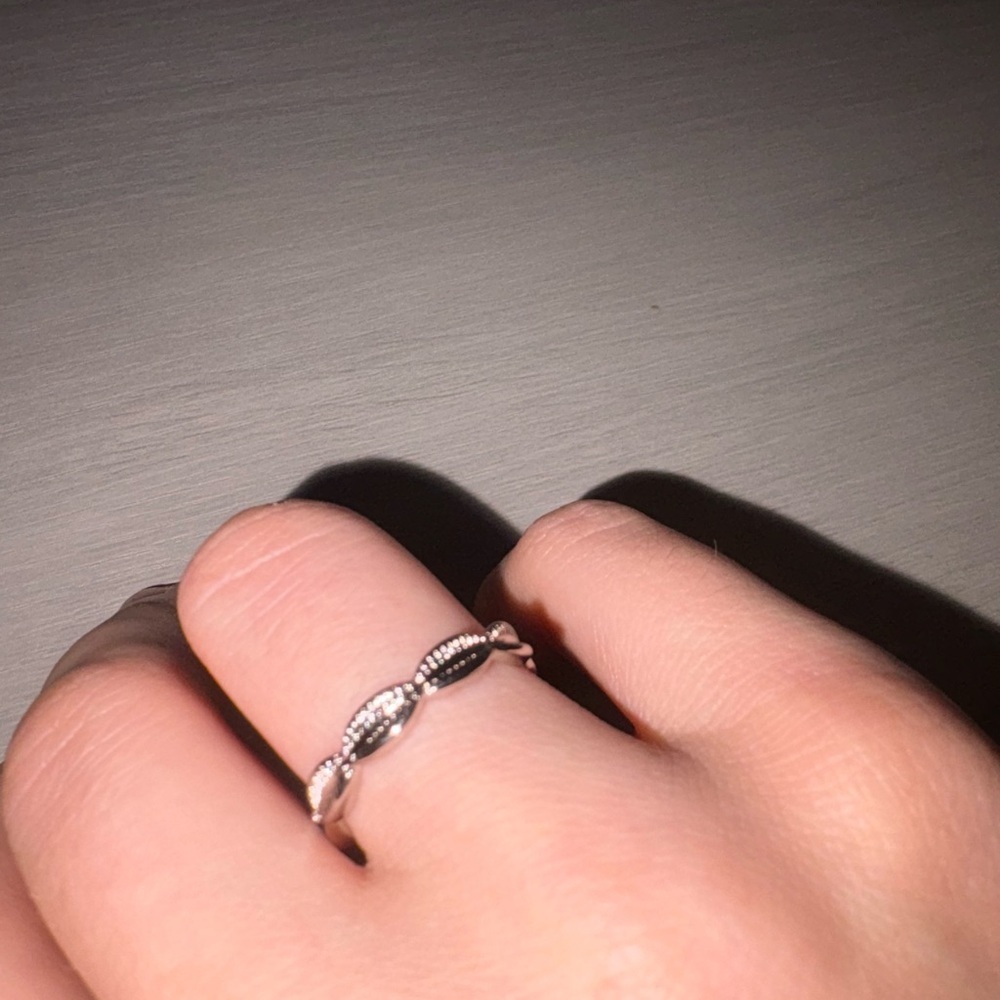 18k white‎ gold plated  Twisted Band Ring Ajustable